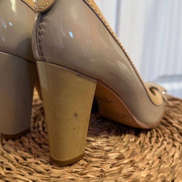 Tod's Grey Taupe Patent Leather Stacked Heels with Buckle - 39 - Great Condition - Picture 11 of 13